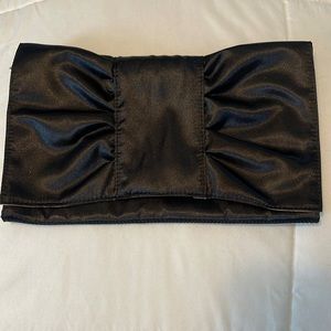 Black clutch